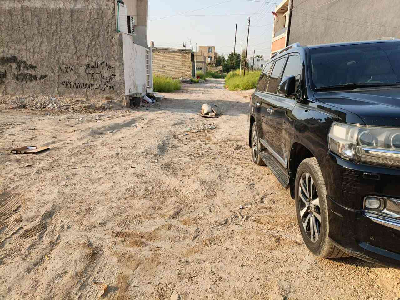 قطعت ارض للبيع او مراوس بسيارة حسب القناعة بسريدات القديمة خلف البزل سند 25 انذار محكمة الكاع بسمي تحويل ثاني يوم مساحت الكاع 100 متر واجهة 10 ونزال 10 ترهم 50 وترهم كامله 100 
منطقة مي كهرباء مجاري نت وحيطبلهة تبليط منطقة سكنية وكامله قرب اشارع العريض الي يودي عجزيرة سياحية
سعر ال50 متر 16 
سعر ال100متر 30 
وبيهن مجال بصيط حك الجية 
*********** واتساب
