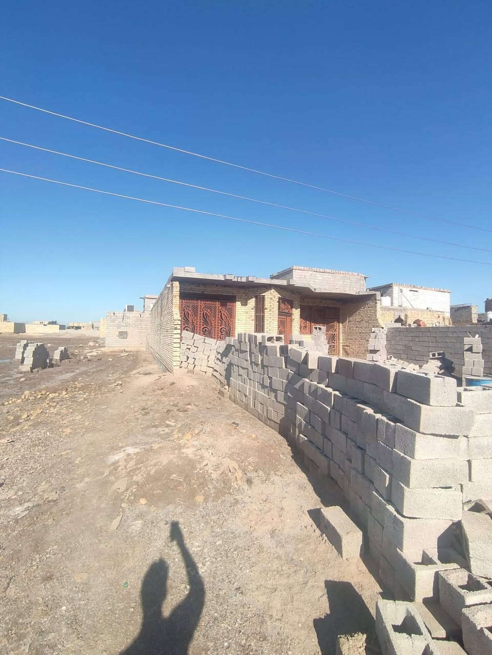 بيت مساحه البناء 200 والمساحه الكليه 400 متر + قطعه 200 متر بناء حديث درجه اولى خدمات ماء وكهرباء الموقع قرب سيطره المجبس بسعر مناسب جدا ) للاستفسار الاتصال ***********
