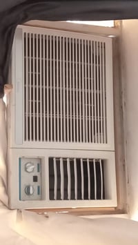 مكيف للبيع ميديا نضيف جديد مابي اي عطل تبريده ثلج سعره ٣٠٠بي مجال مكان...