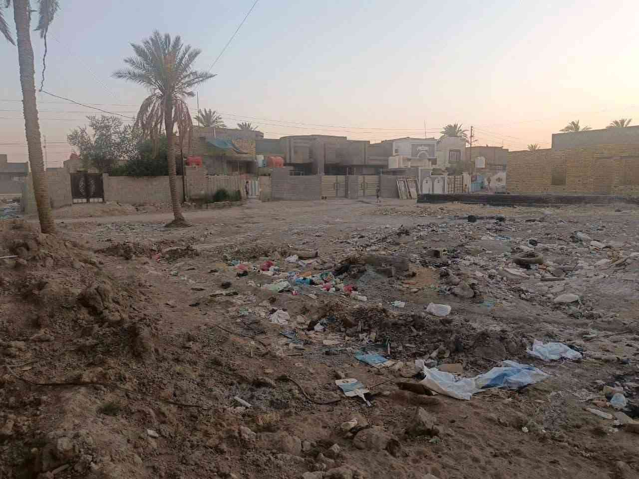 قطعة ارض للبيع
العنوان. بابل الحمزة الغربي 
شارع علي قماره قرب حسينية الشهداء 

مساحة_ 200 متر 
النزال _ 27
الواجهية _ 7 ونص 
‏
للاستفسار مراسله الصفحه خاص
