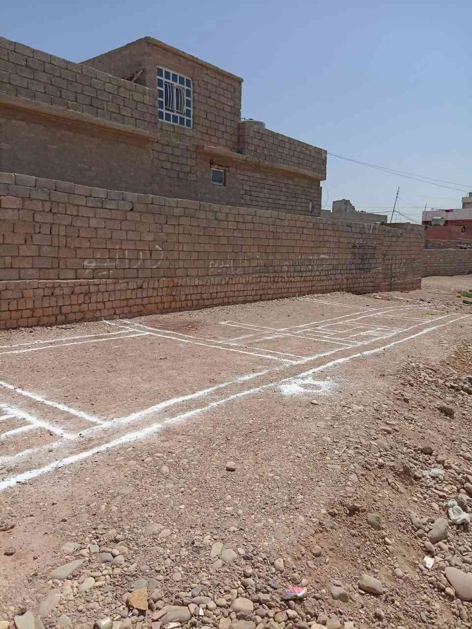 السلام عليكم ارض بيها تكعيبة ١٠٦متر يم مجمع النخيل وقريبة على المدرسة مرتفعة ومكانها مناسب جدا السعر ١٤مليون التواصل على الارقام
***********
***********
