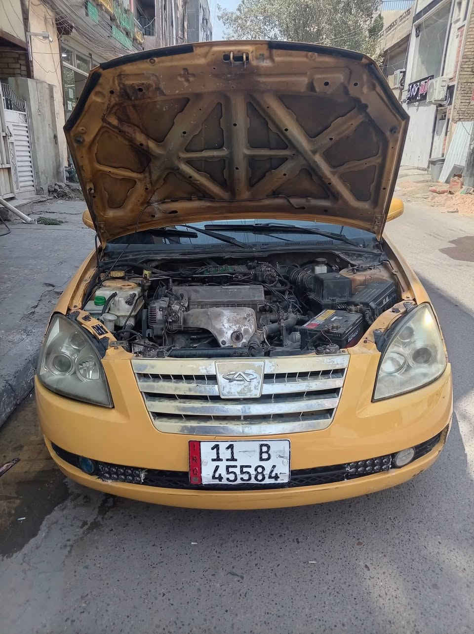 للبيع سياره شيري A5 موديل 2012 محور مكينه وكير كورلا  ياباني تبريد شغال التبريد ثلج  لن الكمبريسر حجمه ٢٠  وبيها السياره شاشه وكامره خلفيه والسياره يرادلها بس سايق ياخذها ويطلع بيها  بيها منضومه ما غاز  يعني كل يومين تعبي غاز ب١٠ الف وهذا كله ويه تشغيل التبريد وشغل مستمر   السياره تايرات صدر امامي خلفي كله جديد وطبلات وذاين ودجات كلهن جدد الكهربائيات خير من الله كلها ابلاديه ومرتبه  السعر ٣٥ وبيها مجال قليل  رقم التلفون ***********
