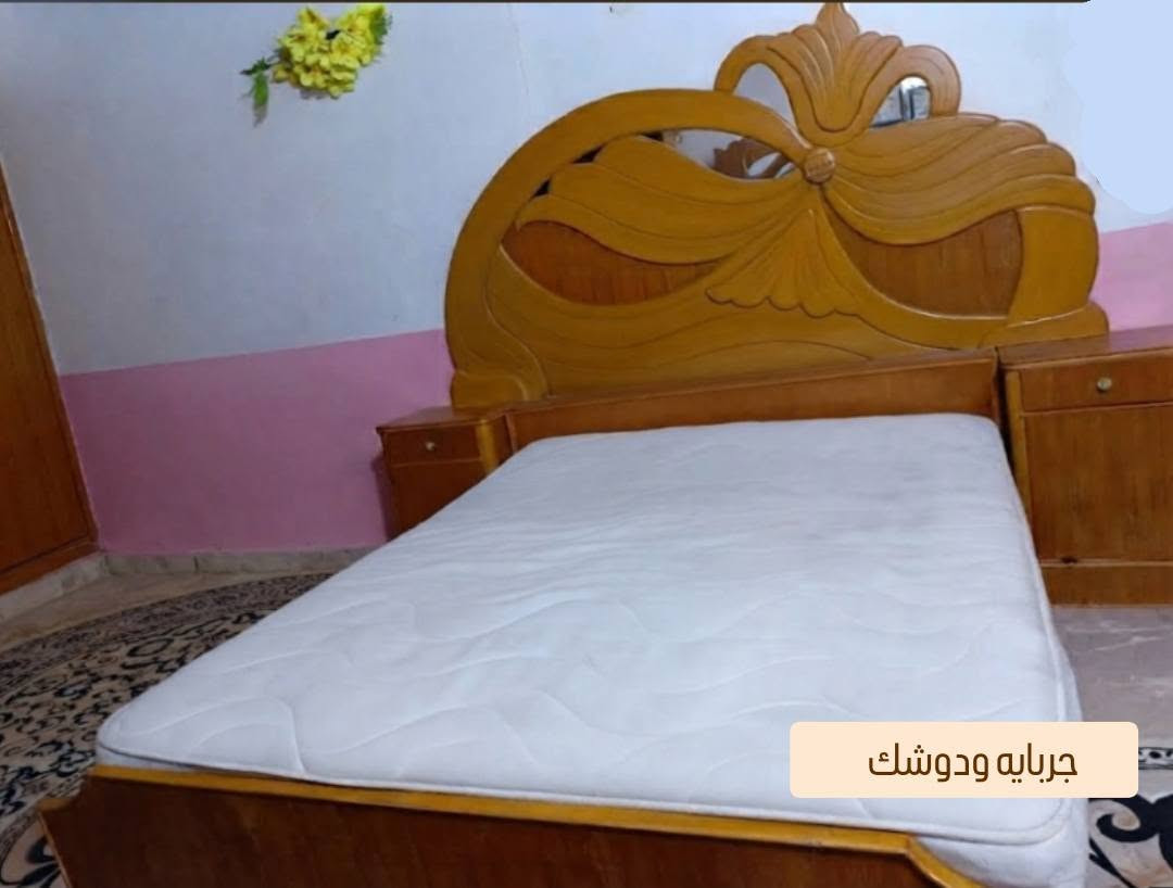 ملحقات غرفة اخشاب تسكام 200 الف وبيهن مجال قليل للتواصل واتساب ***********

نص مكتوب في الصور:
- زاوية
- میز توالیت.
- جردايه ودوشك