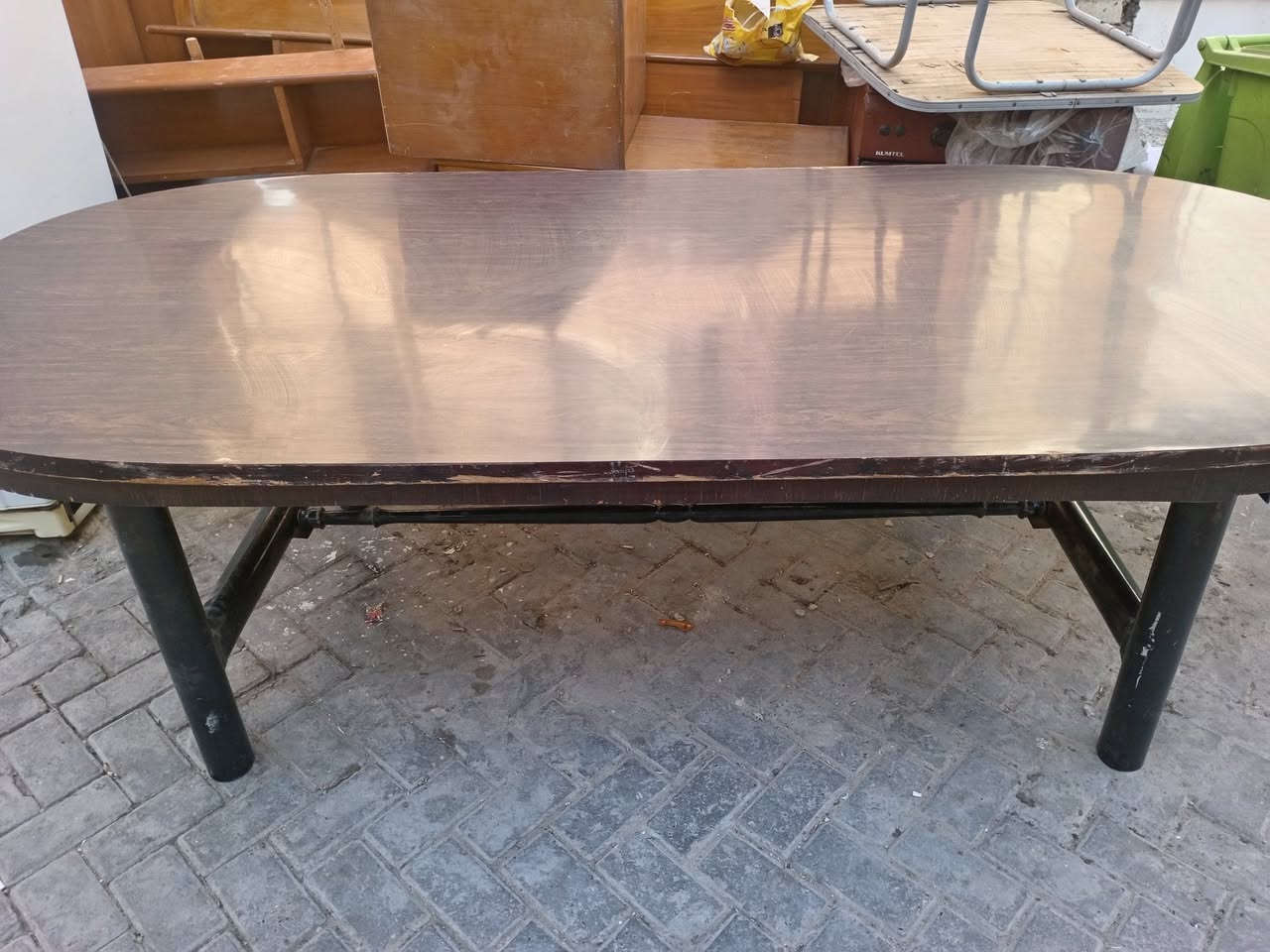 ميز طعام خشب كبير ب65
قياساته
 الطول245
عرض 110
ارتفاع 75
مكاني اعظميه للتواصل ***********
