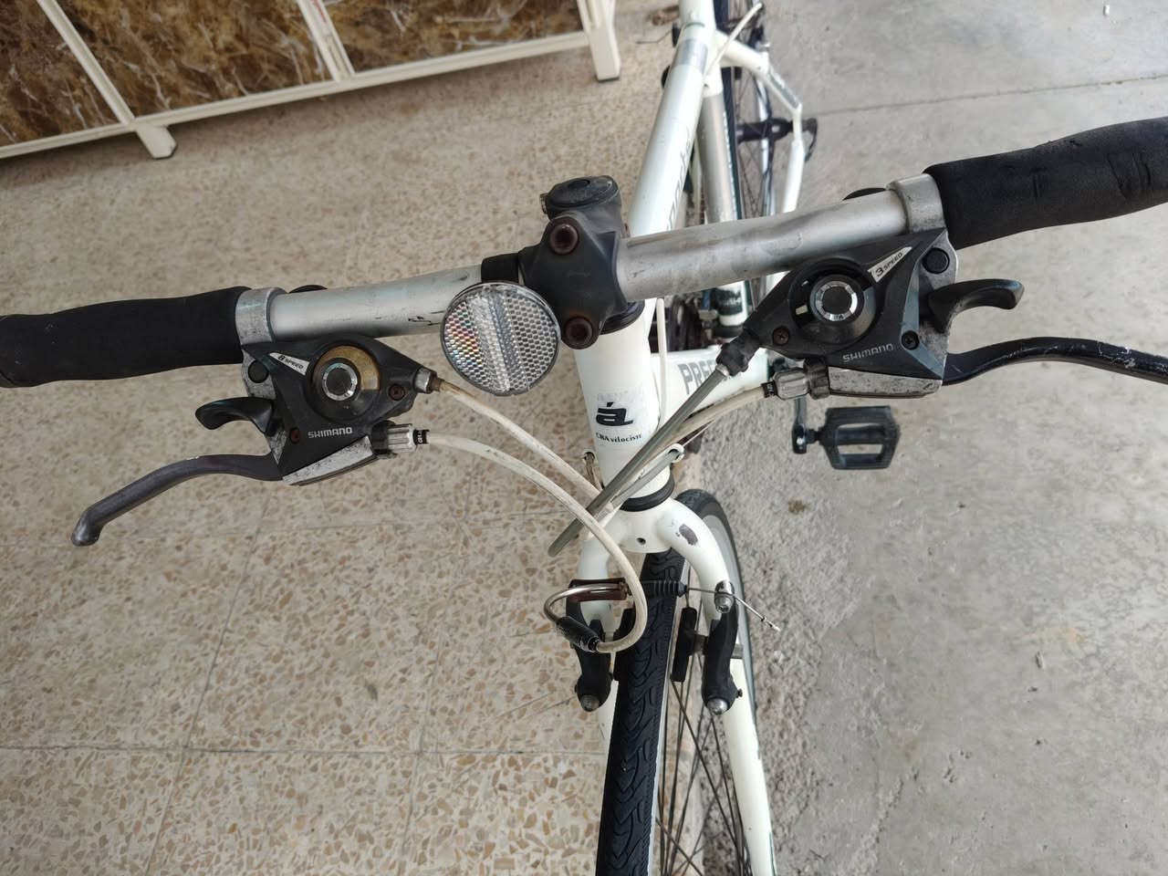 دراجه هوائيه ماركه Precision Sports الهجينة C700 
الصنع يابانية 
المعدن المنيوم 
سستم شيمانو Altus 
المكينه 8*3 
فقاسات شيمانو 
السعر 140 بي مجال راسلني خاص ودلل 
العنوان موصل الأيمن النبي شيت 
يوجد توصيل لجميع المحافظات 
***********
