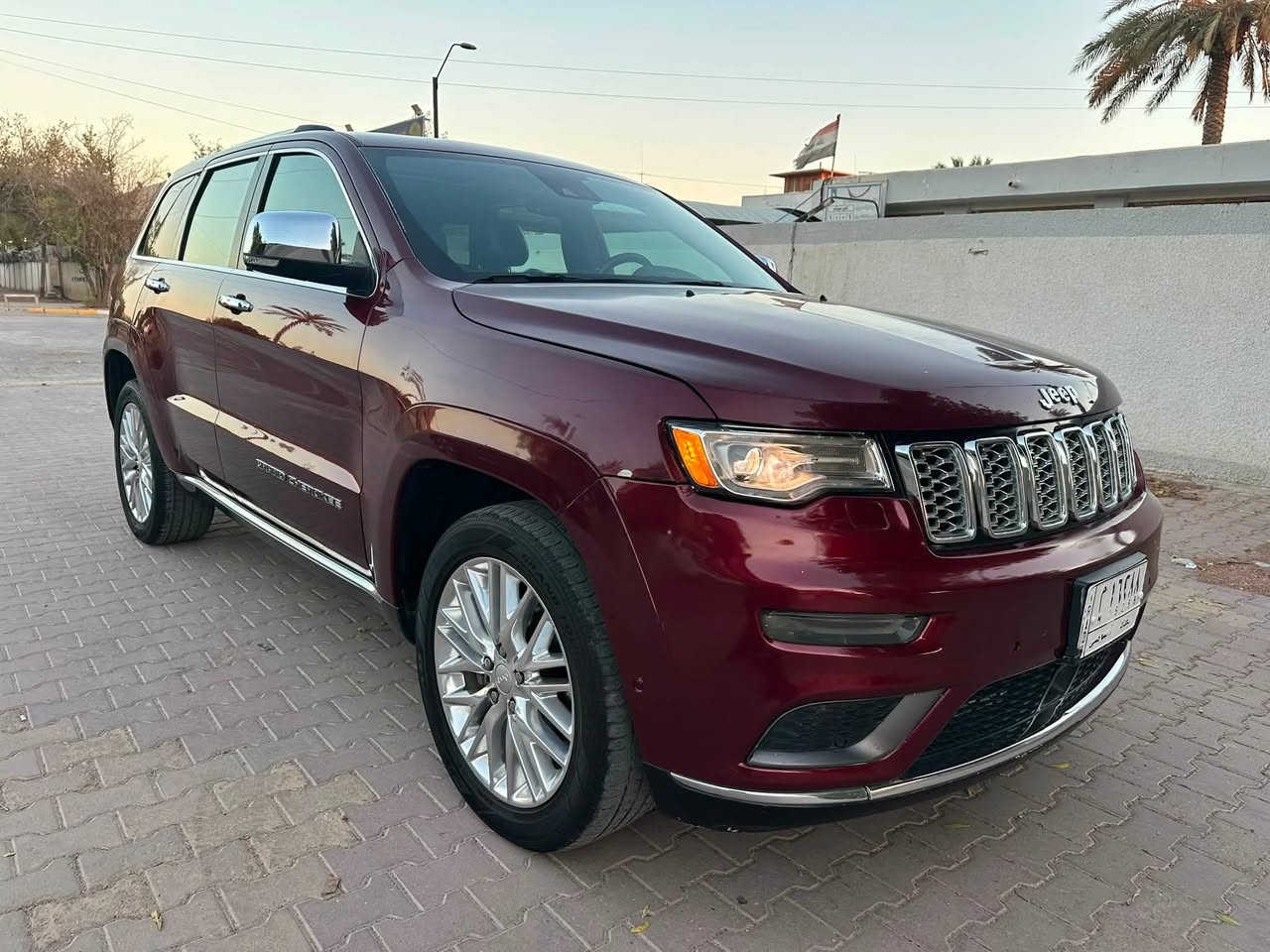 Jeep Summit  $ب18.800
فول الفوول 6 سلندر سومت
موديل 2018 
بانوراما، جلد، كشنات كهربائية، ذاكرة، تدفئة وتبريد أمامي

حادثها بسيط ومرفق مع الصور
ماشيه 73 ميل
ومرفق صور السونار ايضا
السياره كير، محرك، تبريد، نظيفة جدا
* الصوت: Harman ماركة،
* كاميرا خلفية وحساسات أمامية وخلفية
* بصمه وتشغيل عن بُعد
* تكييف أوتوماتيك خلفي وامامي(قطعتين)
* نظام عزل ضوضاء داخل المقصورة
* 7 Airbags وأنظمة ABS وTraction/ESC. 
* مرايا كهربائية ومدفأة مع إشارات انعطاف.
* مرايا داخلية بلاد أوتوماتيك تعتيم.
* إضاءة داخلية وعتبات أبواب مضيئة Summit.
* حساسات ركن أمامية وخلفية.
* تحذير النقطة العمياء Blind Spot وتحذير مغادرة المسار.
* تحذير اصطدام أمامي + نظام فرملة طوارئ.
* زراكات للمصابيح الامامي وإضاءة LED نهارية.
* باب الصندوق كهربائي وذاكرة مقعد السائق.
* مقاعد أمامية 8 اتجاهات كهربائية مع Lumbar، 
* مقاعد جلد وتدفئة وتبريد.
* 7 ايرباكات
ومواصفات كثيره اخرى

عنوان: بغداد. الكرخ. اليرموك. الاربع شوارع
هاتف: ***********

