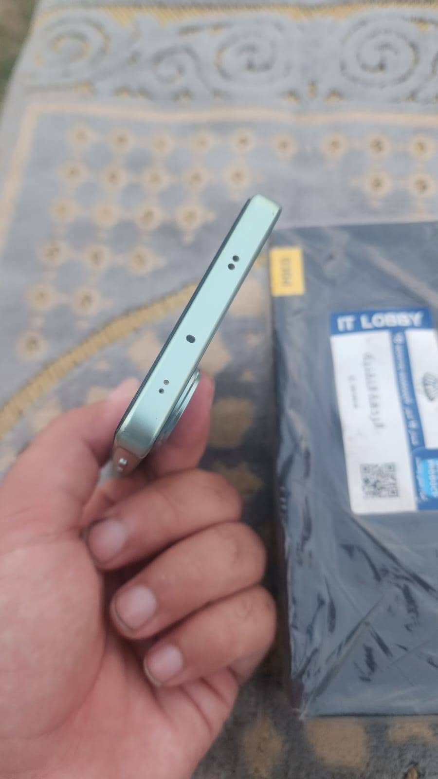 السلام عليكم  بوكو اكس 7برو جهاز مكفول ما مفتوح كامل ملحقات ذاكره 512 عشوائيه 12 الجهاز نضيف نضافه 90 الجهاز المراوس شعندك نزل  
بغداد المحموديه 
*********** متوفر واتس او اتصال
