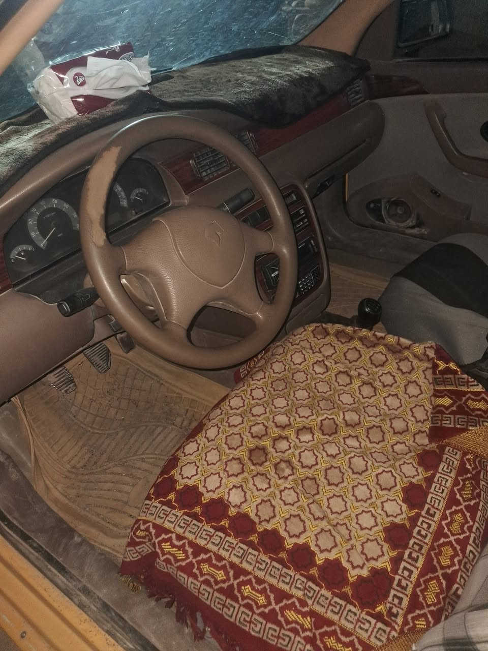 اسلام عليكم سياره سمند للبيع
موديل ١٢ مكينه بيهه خيط بخار كير مكفول 

كهربايات كلهه شغاله تخم تاير جديد  بيهه بس ضربه بصيطه 

بل بااب لخلفي مبينه بل صوره مكاني تقاطع النهروان 

سعر 27 وبيهه مجال رقم ***********
