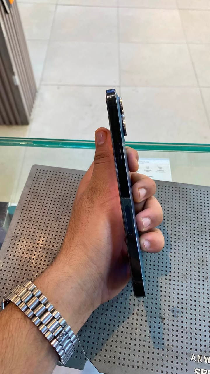 سلام عليكم 12 برو ماكس ذاكره 256 شاشه اصليه فيس إيدي واكف سعره 275 عنوان سيديه شارع تجاري ***********

