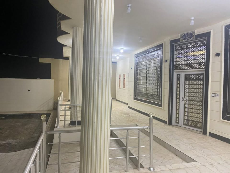🏡 دار للبيع – الصياحيه.
💵 السعر 250 وقابل للتفاوض 

📐 المساحة: 500 متر
🏠 طابقين
✨ الدار بناء حديث ودرجة أولى،

الطابق الأرضي:
• صالة
• استقبال
• 2 غرفة نوم
• مطبخ (حار + بارد ) 
• مجمع صحيات
• مكان مخصص للشواء 
• كراج
• حديقة

الطابق الثاني:
• غرفة نوم

📞 للاستفسار والتواصل:
 ***********
