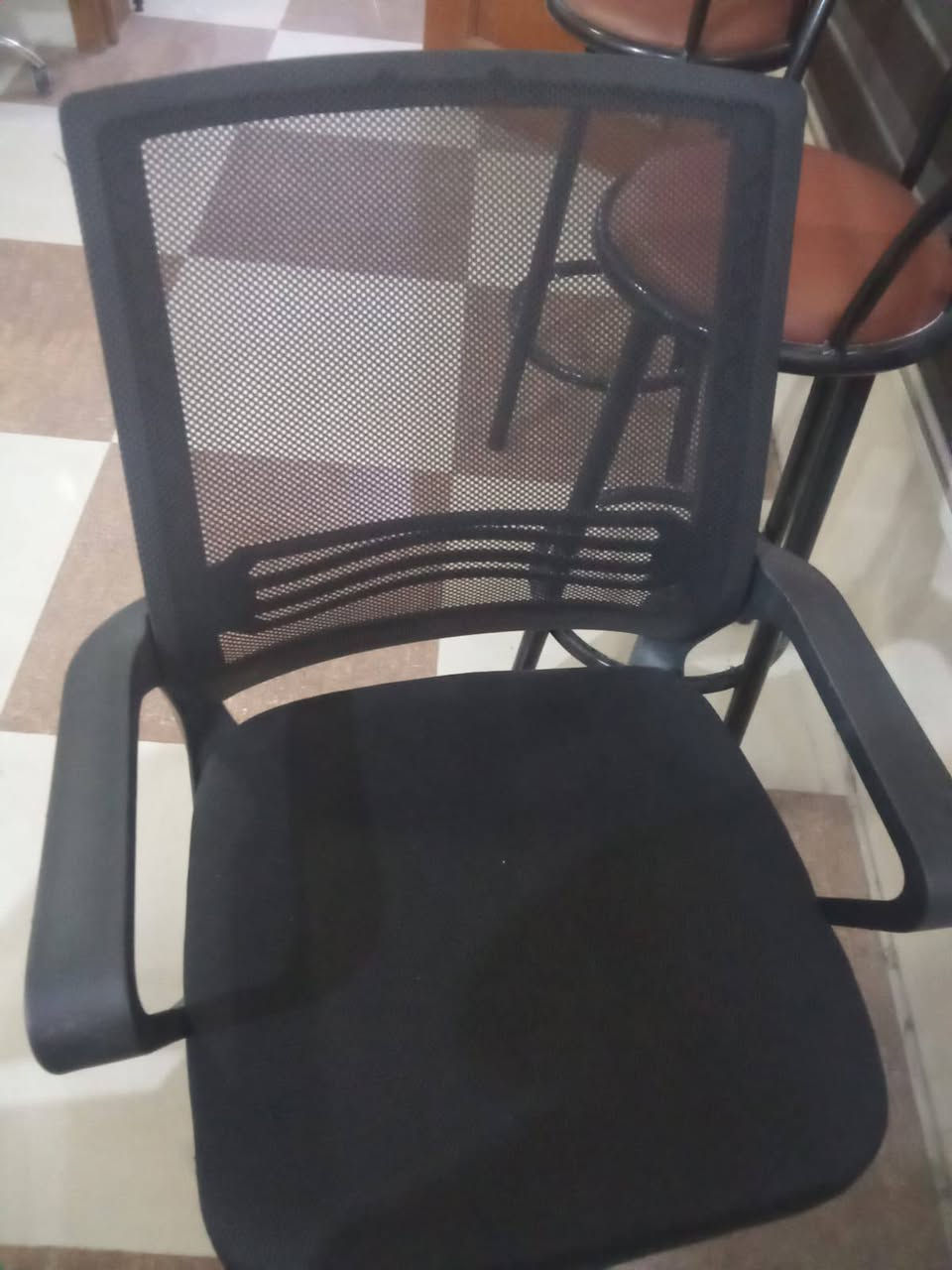 للبيع
٨ كراسي جامعية

٦ كراسي دوارة

كرسي مكتبي دوار كبير

ميز مكتبي كبير

حالة الاثاث جيدة جدا والسعر مناسب 

اذا شراي اتصل 

***********
