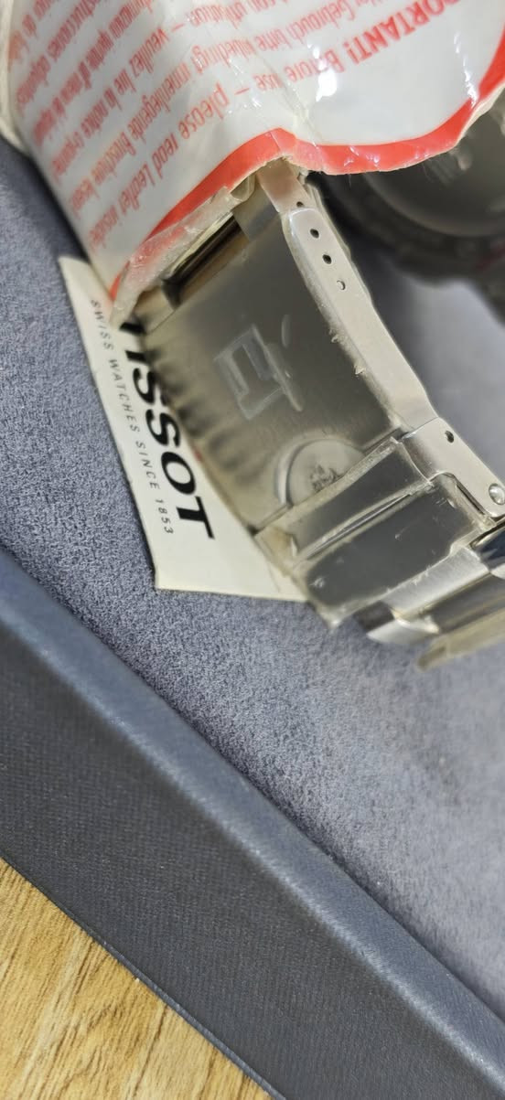 Tissot sea touch Swiss made 
ساعة تيسوت سي تج سويسري أصلي 
اعلئ فئة بتيسوت تج 
فول مواصفات 
وكالة أصلي 
سعر 625 دولار 
***********»»»»» متوفر واتساب 
يوجد خدمة التوصيل
