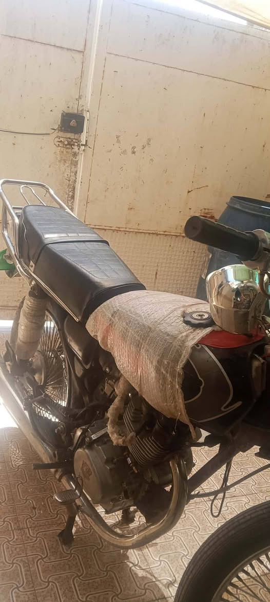 السلام عليكم دراجه للبيع بيها محرك مال تايجر شاص مالتها ناعمه اصليه هي تعمير بس شاصي مال يعني اصلي بيها ويفات البكان بعقوبه باب الدرب السعر 250 وبيها مجال شيء قليل التواصل مع هذا الرقم ***********
