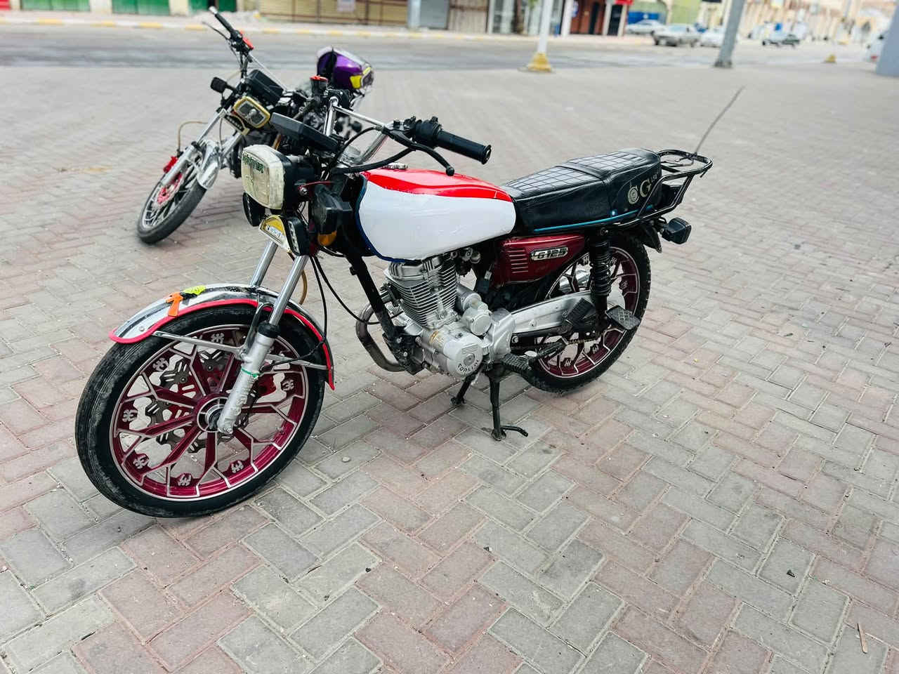 سيفان ٢٥ محرك ٢٠٠ مامفتوح كهربائيات كلها شغاله سعره ٥٥٠ وبي مجال
الاتصال ع رقم ***********
