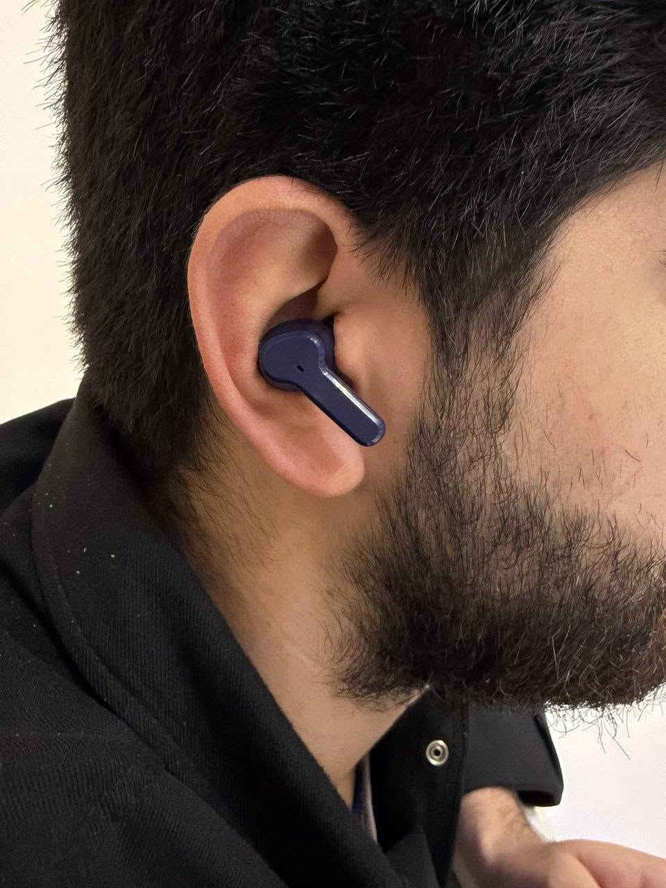 المميزات:

. صوت Hi-Fi واضح وعميق.

. اتصال Bluetooth 5.3 سريع ومستقر.

. عزل ضوضاء يساعد على وضوح الصوت.

. تأخير منخفض مناسب للألعاب ومشاهدة الفيديو.

. عمر بطارية يصل إلى 18 ساعة مع علبة الشحن.

. مدى اتصال لاسلكي حتى 10 أمتار.

. دعم ترميز الصوت AAC و SBC.

. مكبر صوت بحجم 10 مم لصوت قوي.

. تحكم باللمس لتشغيل وإيقاف الموسيقى، 

.الرد على المكالمات والتنقل بين المقاطع.

. اتصال ثنائي القناة لاستخدام السماعتين معًا أو كل واحدة بشكل مستقل .ضمان شهر
السعر خيالي فقط ب19 الف 
لدينا توصيل لجميع المحافظات العراق 
للحجز مراسلتنه على الصفحه 
او مراسلتنه على الواتساب ***********
