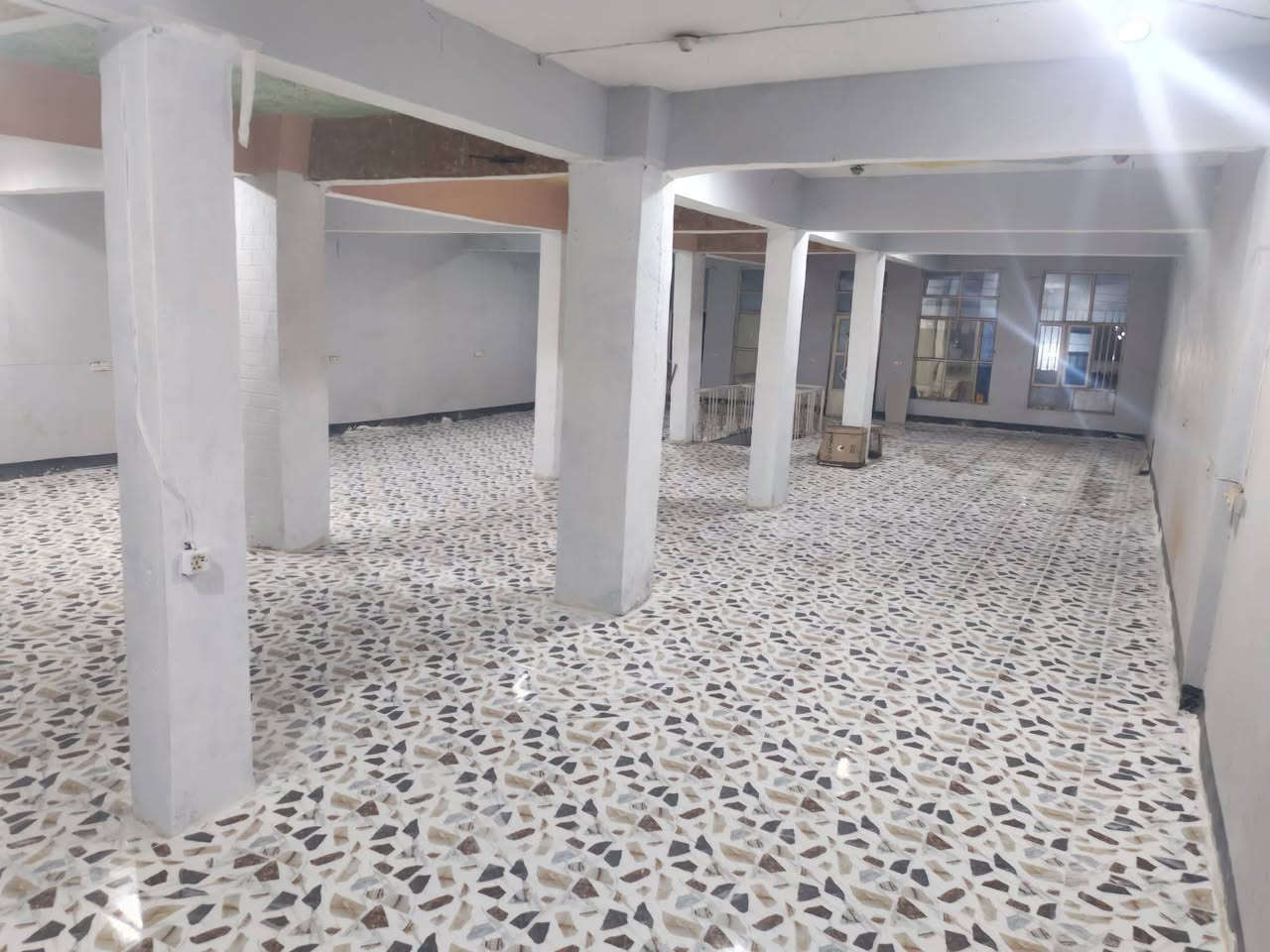 🏢 قاعة تجارية للإيجار
@إشارة 📍 الموقع: الكوت – حي الجهاد – شارع الكراج – مقابل مدرسة أحمد الوائلي.
📐 المساحة: 220 متر مربع.
الجميع تحت انظار الجماهير 
📞 للاستفسار والتواصل: ***********
