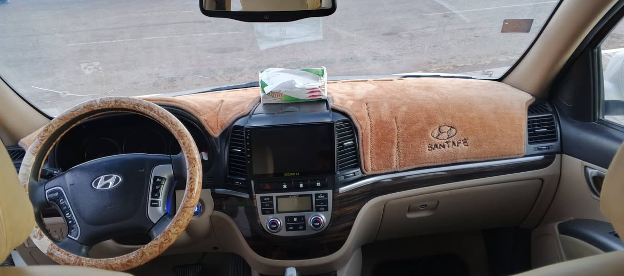 للبيع ، سيارة  كفاله عامه
عائلية مميزة ومرتبة :
​نوع السيارة: هيونداي سنتافي (Hyundai Santa Fe).
​لون السيارة: أبيض (لون ملكي ونظيف، مثل ما موضح بالصور).
​رقم اللوحة: الانبار، تحويل مباشر. 
​الموديل: [2011].6 سلندر 3500،  7 راكب. 
​حالة المحرك والگير: ماشاء الله، خير من الله ، كل  الوظائف تعمل بكفاءة.
​التبريد والتكييف: تبريد ثلج شغال بجميع الدرجات وممتاز جداً لسفرات الصيف والشتاء.
​الإطارات: الإطارات كله جديد. 
​ملاحظة إضافية: السيارة جاهزة من كلشي، وما تحتاج أي مصروف أو شغل إضافي، توكل واشتري واستلم واطلع.
​السعر: [ 165]. بيها مجال بسيط حگ الجية. 
​مكان السيارة: [ الأنبار - الفلوجه ].
​للإستفسار:   ***********
***********.
