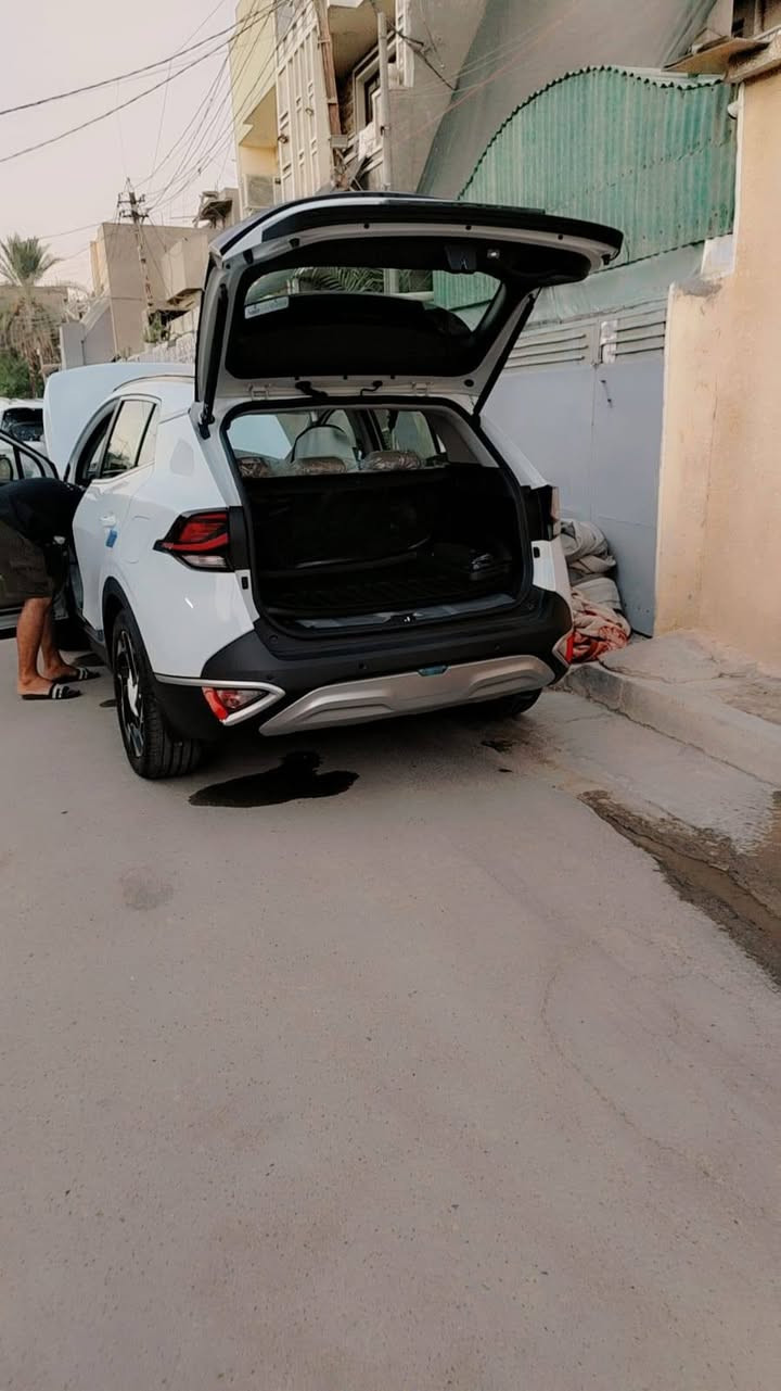 سلام عليكم سبورتج البيع موديل 2025 سيارة زيرو شركه نم بيه بارد اقل اربع صابع بل جاملغ امامي بل خشم فول موصفات مكان العبيدي رقم الهاتف ***********
