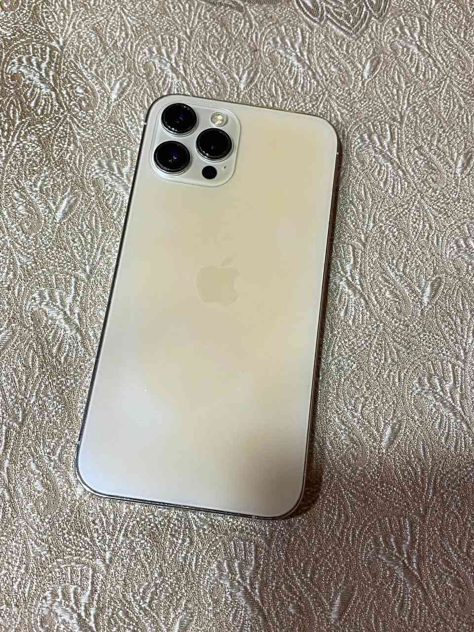 12 برو ماكس
ذاكره 128 
بطاريه 100% 
أمريكي نموذج M 
مبدل شاشه وبطاريه 
سعر 275 ألف العنوان موصل ***********
