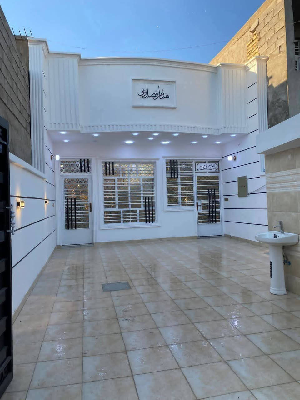 👈من رخصت مدير الكروب ممكن موافقه علي منشور👉 بيت البيع 👈مساحته 150 متر 👉واجها 6 ونزال  25 👈قاط ونص👉 👈 البناء طابوك جمهوري 👉والساس رفت👉 👈 عقد زراعي 117 👉 غرفتين نوم 👉 وستقبال ومطبخ حولي حمامات 4  منور  بلزراعي مال بيت ضيفان  👈السعر 88👉 وبي مجال👈 اكثر تفاصيل البيت بلمقطع  الفيديو👉 اليريد يشوف البيت يدخل ع خاص ادزله👈 مقطع فيديو👉 مال البيت مصوره  من خارج ومن داخل👈 العنوان بغداد 👈منطقت بوب الشام👉 جاي من القوس ع يدك اليمنه 👈مايرهم قصد ولا مقدمه حاضر فلوسه البيت 👉 بلزراعي مال بيت ضيفان 👈علي شارع الريسي داخل المنطقه👉 اتصال برقمي او خاص عادي بي وقت *********** واتساب👉
