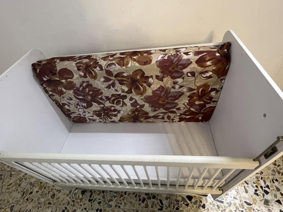 تخت 🛌 👶 طفل للبيع نظافه 100/100
هزاز وثابت يكفي إلى عمر 6 سنوات 
سعر 90 وبي مجال للاتصال او استفسر واتس على هذا رقم ***********
