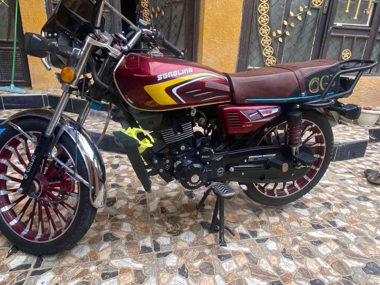 السلام عليكم سيفان 2026 اخت الزيرو ماماشيه اهواي  محرك 200cc دراجه كفاله من كلشي محرك كهربائيات شاشه شغاله رقم ***********

