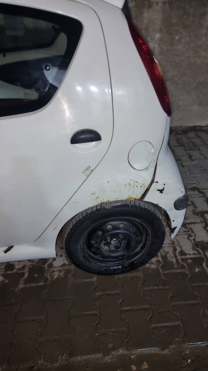 سلام عليكم
BYD f0 2013
سيارة بيهة جاملغ خلفي صبغ فقط 
كشر نضافته وسط 
تفيد لي يريد يتعلم سياقة  ويكضي مشاويرة بيها 
كير مكينه كفاله محرك  كورلا 
حساس + كامرة خلفية
كير اوتو ماتك بصمة 
تبريد ثلج 
رقم بغداد نكليزي 
مكاني بغداد الدورة 
سعر بـ  34 بيها مجال بسيط 
*********** ‎ ***********
متوفر واتساب
