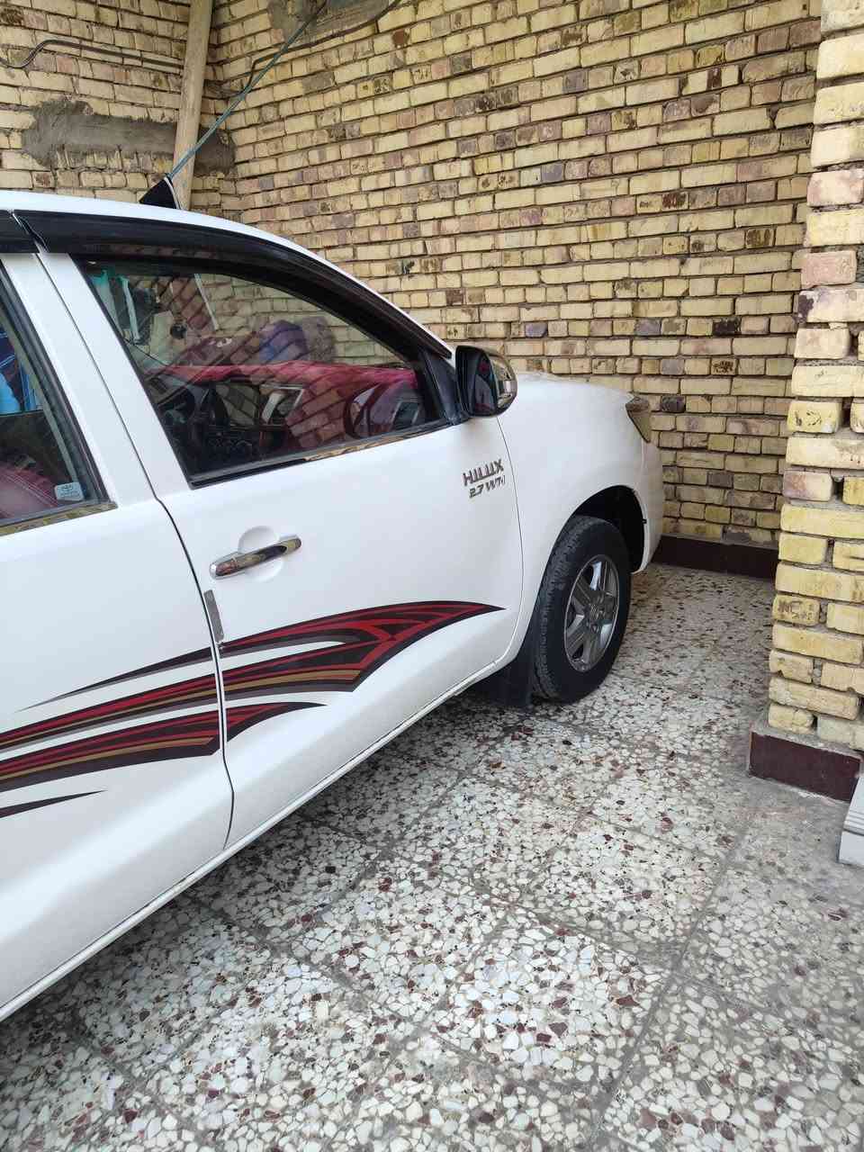 السلام عليكم ورحمة الله وبركاتة .. فلاونزة موديل 14 رقم واسط بأسمي سيارة جاهزة من كل النواحي ماشيه 149 مكفولة من الضربة ماعدا بيه برادت يعني طعجات بس ما مبين للعلم السيارة في محافظة ميسان السعر المطلوب 215  الاتصال على رقم الهاتف ***********
