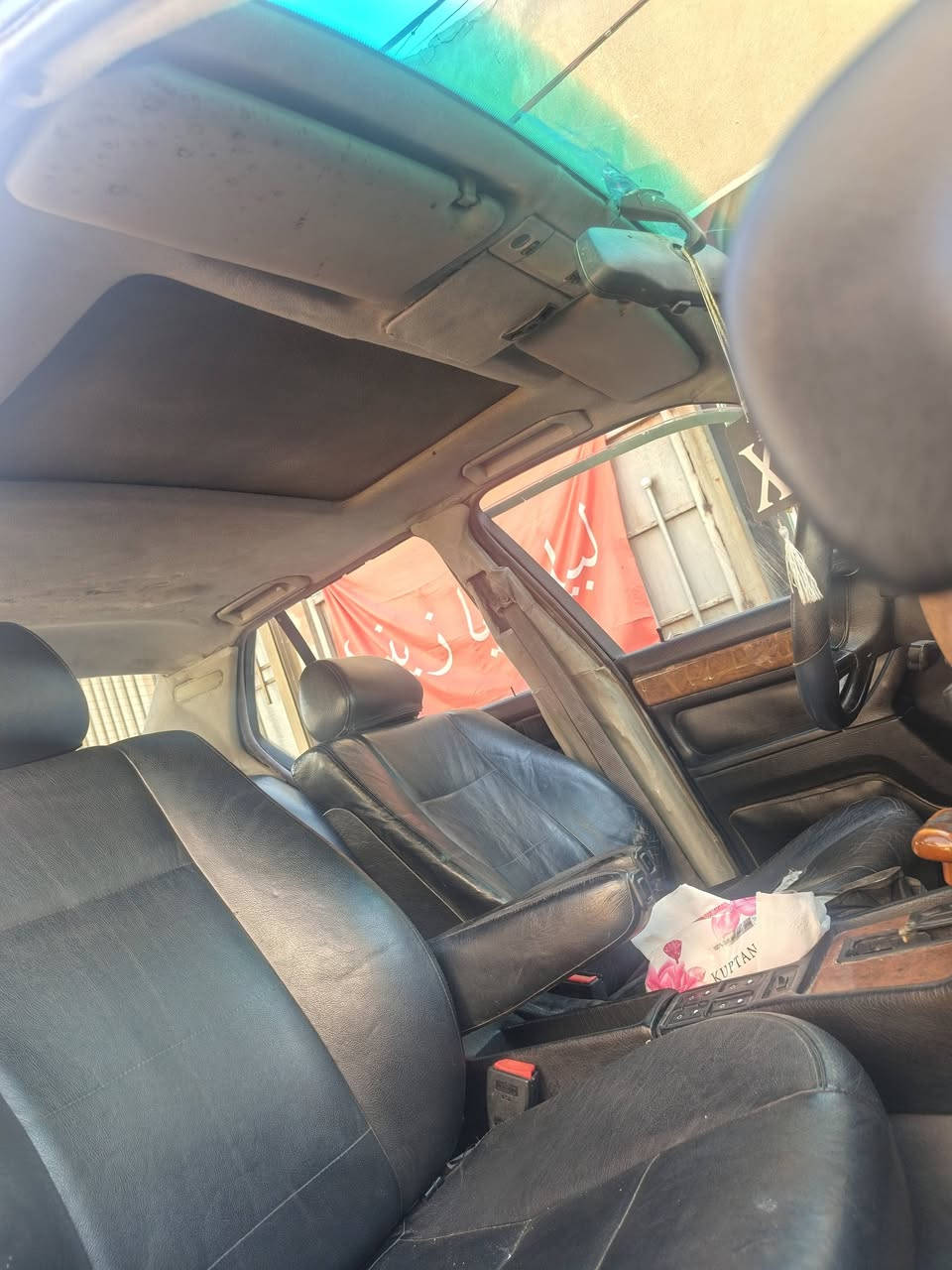 سلام عليكم بي إم ٧٣٥ 
موديل ١٩٩٠ 
سياره سكليتر كهرباء 
مكينه كير حاويه
كاردن حاويه 
تخم تاير تخم ويل اصلي
سياره جاهزه 
نقص فقط تبريد وصدر خلفي شويه
مكان سياره بغداد حي العامل
تحويل ثاني يوم باسمنه 
*********** 
سعر ٤٥ وبيه مجال  للشراي
