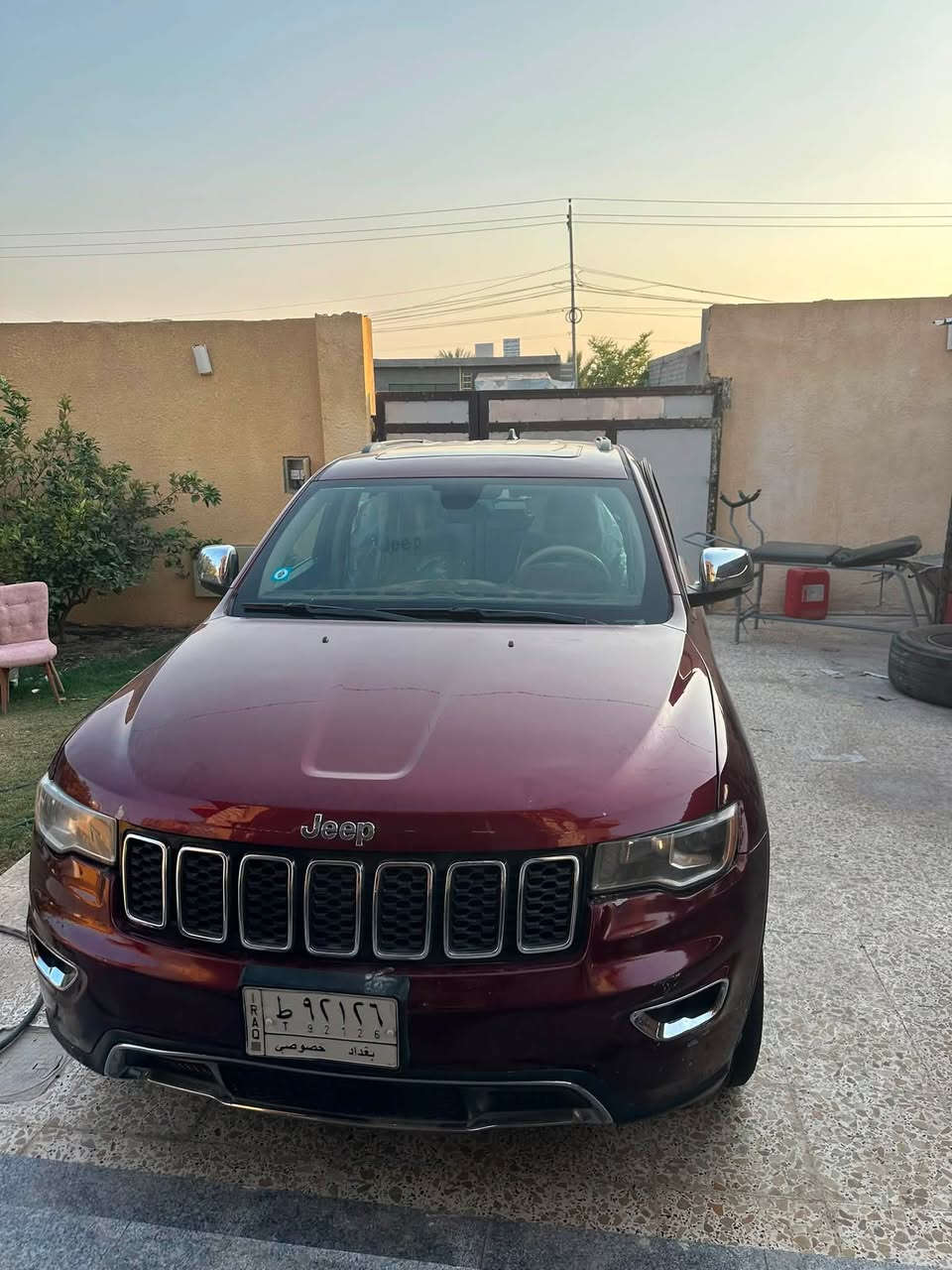 السلام عليكم جيب لاريدو موديل (16) موصفات لمتت تشغيل عن بعد اكشانه جلد صندوق كهربائي شاشه كبيره حساسات خلفيه فتحا سياره فور ويل حداديه صدر شغل جديد تخم تاير ويل (18) سياره وارد امريكي ضررها (3)قطع رقم بغداد سنويه بسمي تحويل ثاني يوم العنوان فلوجه السعر (190)$ بيها مجال الاستفسار ع رقم? :*********** .
