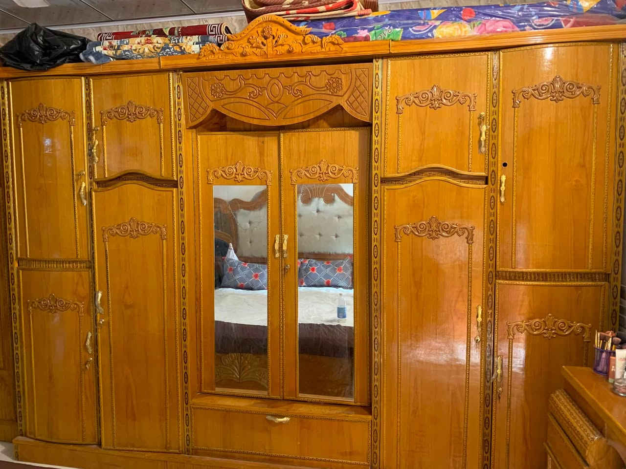 السلام عليكم غرف نوم  سته باب صاج  مستخدمه شي قليل البيع مكان كربلاء سعر واحد بيه مجال يعني مليون ***********

