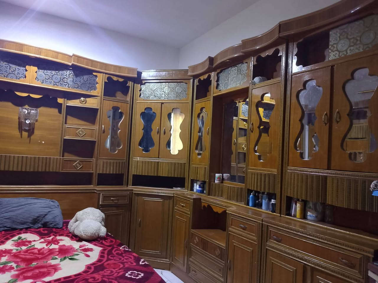 كنتور 4بوب السعر 300نضيف جداا ملحق كامل مع جربايه 500وبيهن مجال للطيبين الاستفسار ع رقم ***********
