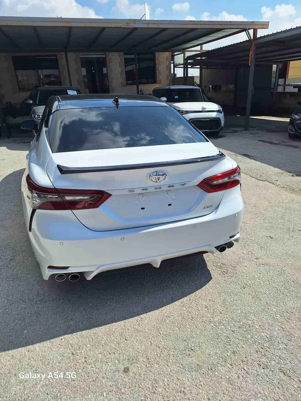 السلام عليكم تويوتا 22 كامري XSe اعلى فئة بل كامري
المواصفات :

عداد دجتال 

خمس كامرات محيطية 360 درجة

داخل احمر 

كراسي 2 كهرباء 

تدفئة كراسي وتبريد 

أربع فتحات اكزوز 

سقف بانورامي 

داتا شو عداد على القزاز وجميع المعلومات

سماعات من ماركة JbL اليابانية 

شاشة حجم كبير  ايظاً من ماركة JbL 

كراسي مزخرفة على شكل جواهر 

قيادة ذاتية 

رادارات 360 درجة حساسات 360 درجة

أضويه امامية ليد 

ويل حجم كبير 

على جميع الأبواب حساسات فتح السيارة 

جنطة تفتح عبر تمرير القدم 

السعر : 235 ورقة وبيها مجال 

رقم التواصل: ***********  فقط واتساب او على الخاص  الخط مغلق
