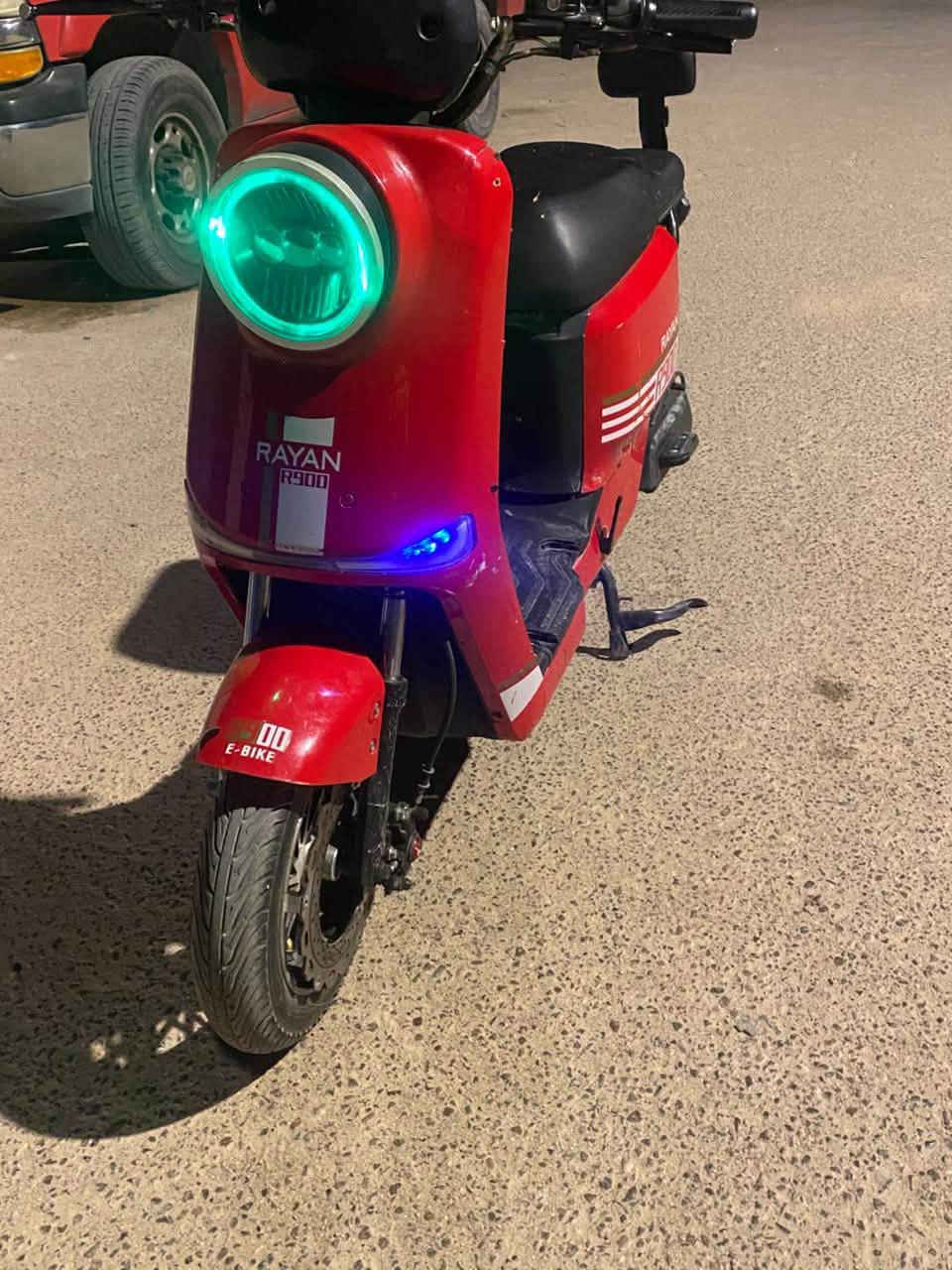 سلام عليكم R900للبيع دراجه بطاريات جدد 2026قبل 17يومً مشدودات بل جيس تجي وتشوف دراجه كلش حلوه وقويه وتسارع وانسه شي اسمه صرفيه الدراجه بيهه شغلات بصيطه كلش بس الكفر بي فطر وتجي وتشوف ب400وبيهه مجال مكان الدراجه البصره كرمت علي ***********
