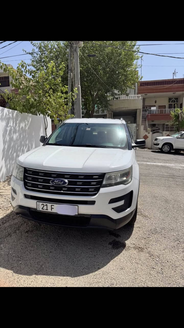Ford explorer 2016
سەیارەکە ماڵی دۆستە تازە سێرڤس کراوە رۆن و هایدرۆلیکی گۆراوە 
تاقم تایەی تازەی بۆ بەستراوە 
سەنەوی تازەیە
سەیارەکە بی بۆیاخە ٣-٤ شوێن ساردی هەیە لەگەل ٢ کارت
بێ ئێرباگ و ناوگرتن تانها لێ خشانە  
سعری ١٧٠$ معامەلە 
*********** السليمانية, العراق
