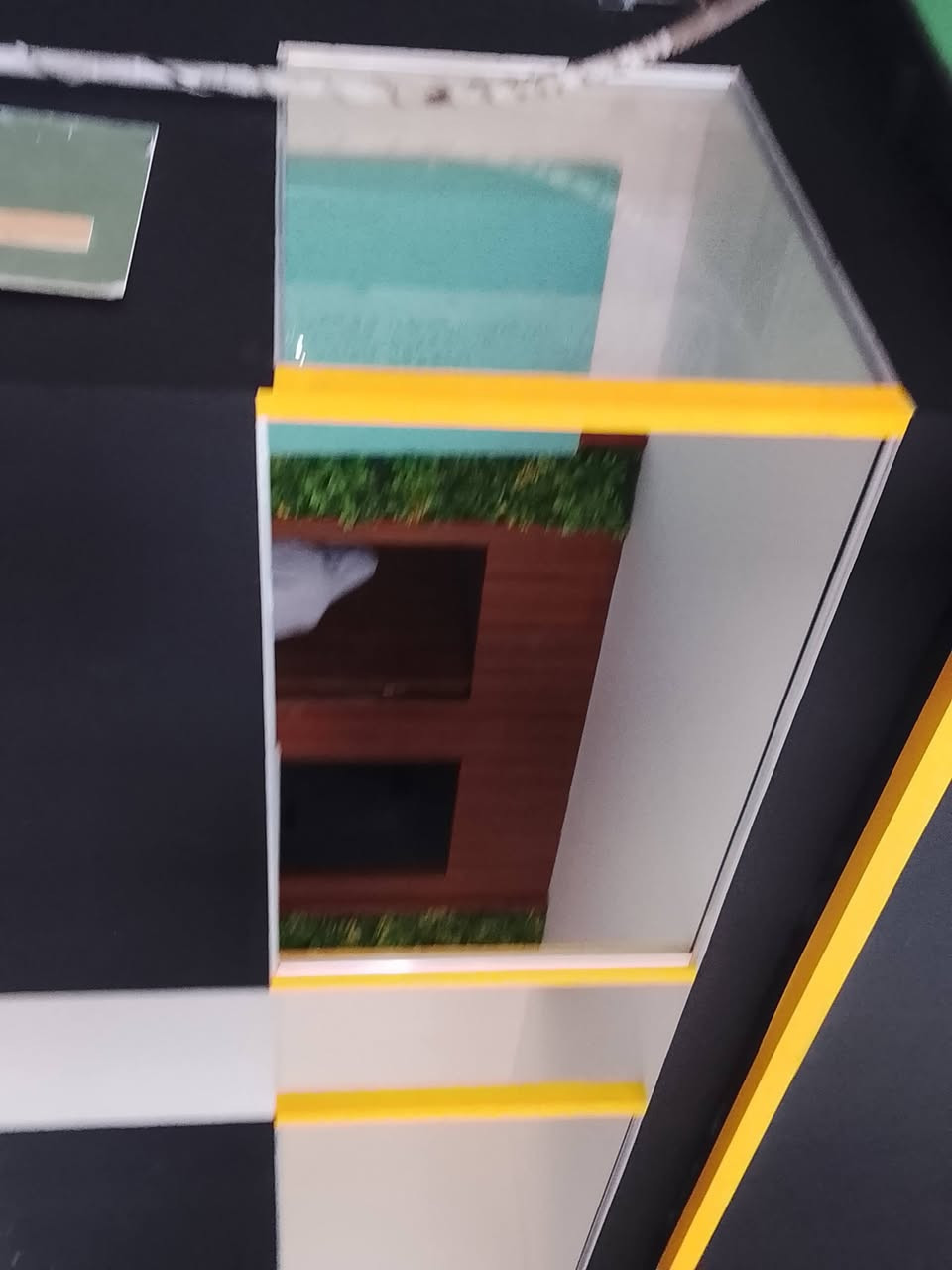 السلام عليكم محلات الفهد للزجاج نشتغل جامخانات المحلات واجهات زجاجية وتصليح الجامخانات المفطورةوشغلنا بي ضمان هاتف ***********
