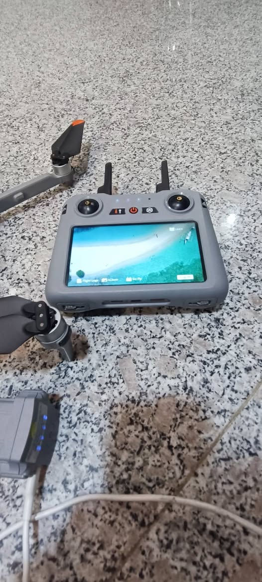 درون xil 019 جديد غني عن التعريف 
حامل هدايا دبل كام امامي كام ارضي فول حساس مانع اطدام
جوستك rc2 دبل بطاريا حجم 6000مل امبير وزن ثقيل مدا العرضي 19 كيلو متر 
ارتفاع الجوي 800متر
السعر مليون و100
للأتصال ***********
