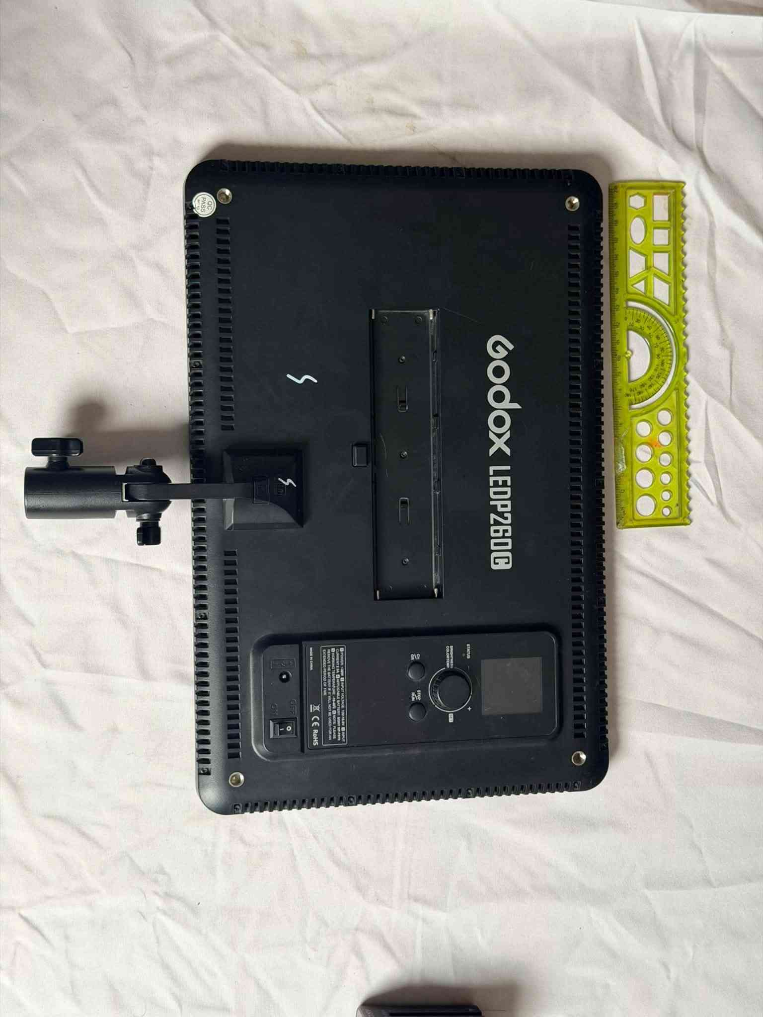 اضاءة godox للبيع
Godox ledp260c
تشتغل شحن وايضا كيبل ملحقات
الاضاءة
بلاطة حتى تتركب على ستاند
ريمون تحكم عن بعد
بطارية سوني *2
شاحن البطاريات
محولة كهرباء
مستخدمة قليل جدا 
سعر مناسب
تواصل واتساب او خاص
***********
