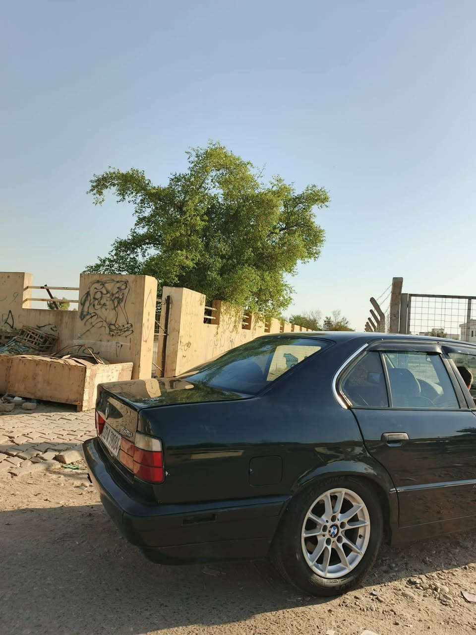 سلام عليكم سيارة للبيع بيم 525مسكل موديل 1994سنوي لحد 2031شرط تحول وكلاه بي كربون بانزين سعر /50/بي مجال سيارة حلوه مكاني كركوك حي عسكري هدا رقمي‏ ‪***********‬‏/
