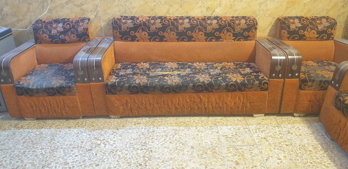 سبع مقاعد • كنب