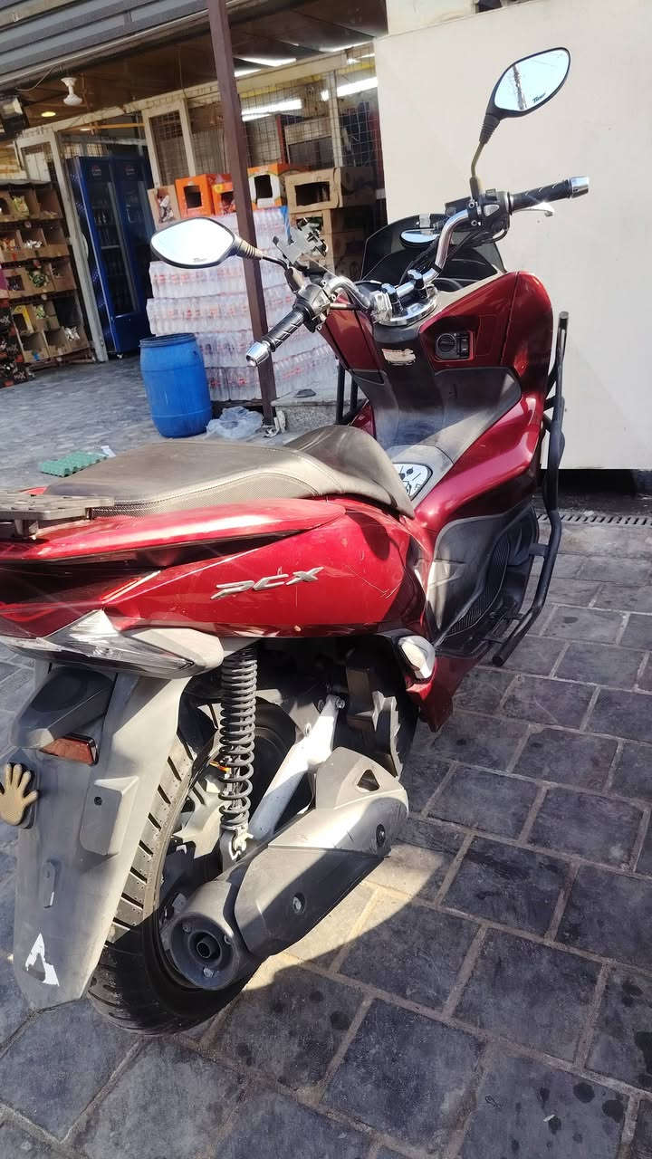 سلام عليكم pcx جيل ثالث ياباني JF
ماشيه ٤٠ الف
دراجه مكفول محركها الله شاهد ماطاخين سبانه عليه
وبيها سستم دمام  مكاني بغداد مدينه الصدر
***********
سعر ١٧ ورقه
