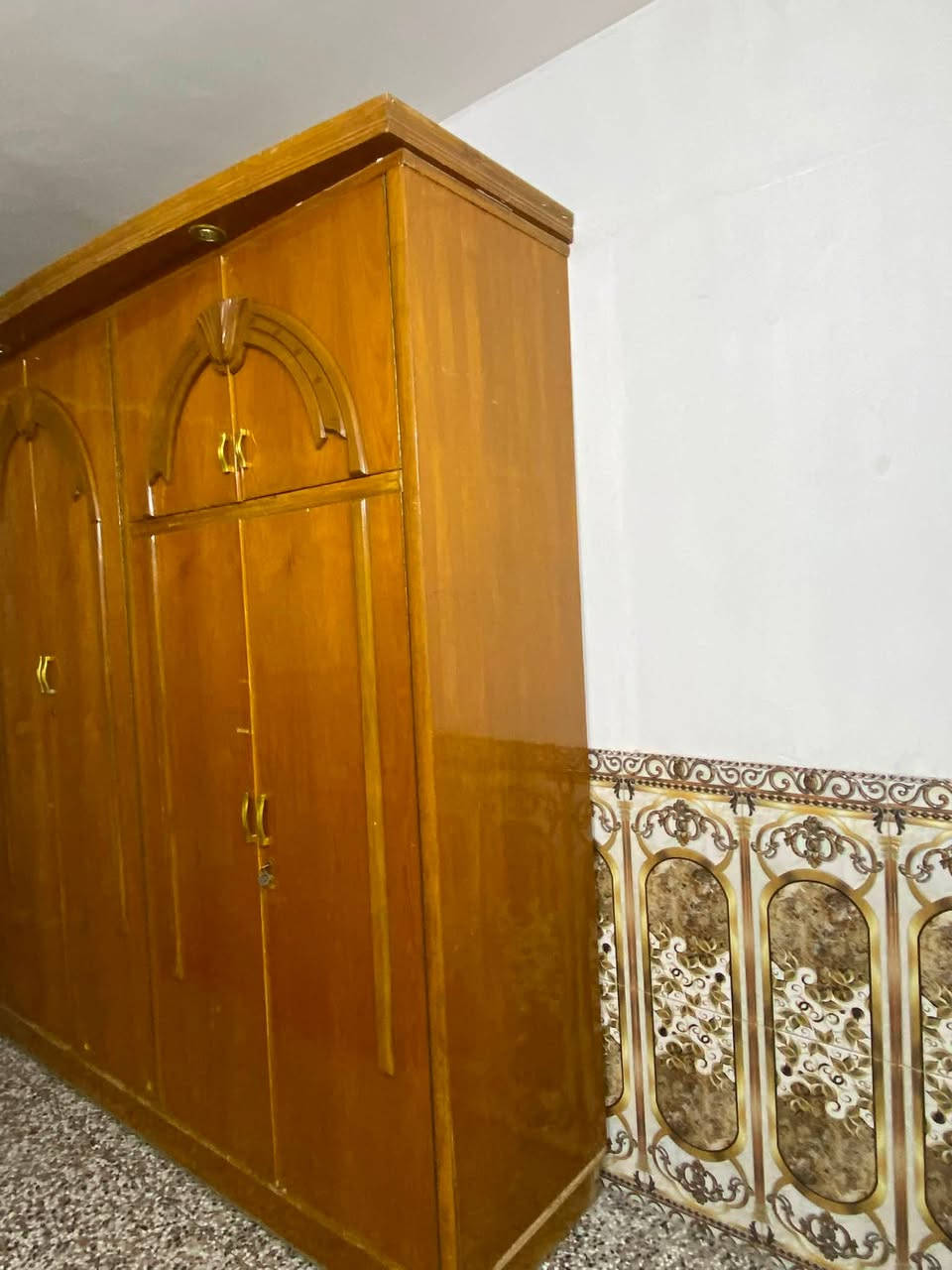 السلام عليكم كنتور 6باب ملحق كنتور تفصال 
مكان بغداد حي اور ***********
اي استفسار على رقم الهاتف وخلص متواجد
