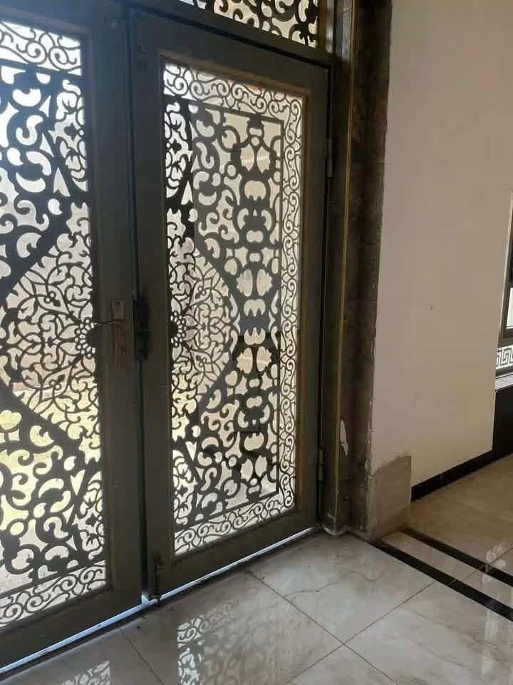للبيع 

بيت  مساحه البناء٢٢٥والمساحه الكليه٣٠٠ العنوان ابو فليس قرب ثانويه عمر المختار السعر75مليون وبي مجال بسيط

غرفتين واستقبال ومطبخ وصاله وحمام نضام مناور صحيات خارجيه وحديقه
الشراي يتصل ***********
