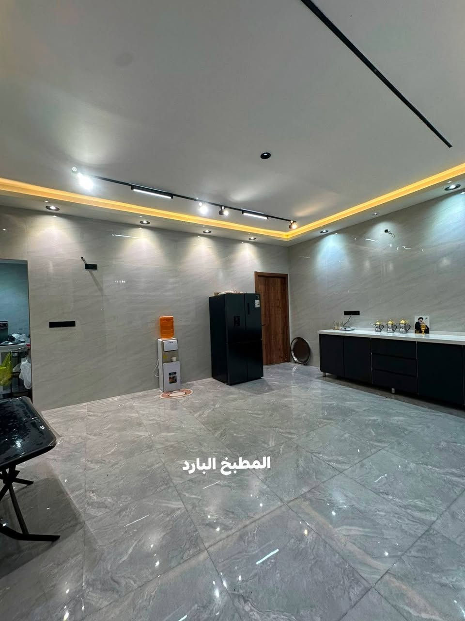 دار للبيع
السلام عليكم دار للبيع

مساه الدار الكليه 350م
بناء سنت 2026
مساحه البناء250م

طابو زراعي سند 25 تحول ثاني يوم باسم المشتري

دار كامل عله اخر حبايه بناء درجه اولا نقص فقط تطبيك الكراج (الطارمه)

عنوان الدار قرب معمل غاز الحله (نادر)شارع الشهيد مصطفى

يبعد عن شارع العام 250م عله نفس الشارع 

للستفسار الاتصال على الارقام 

***********

***********

(ملاحضه اكو فيديو توضيحي كامل للدار)
