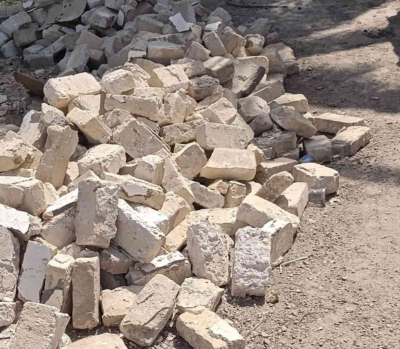 ٢٠٠٠ طابؤكه مستخدم
مكان نفر جمعيه سيد علي 
***********
