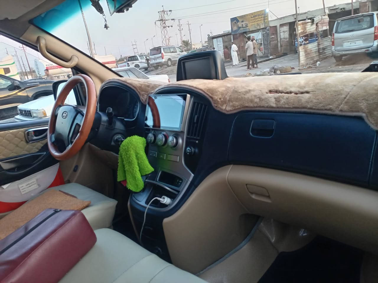 السلام عليكم ستاركس للبيع موديل ٢٠١٠ مفتوح محور ٩بلاد فول مواصفات 
منضومه تبريد تخم تاير مكانه  ناصريه ب١٤٥وبيه مجال
***********
