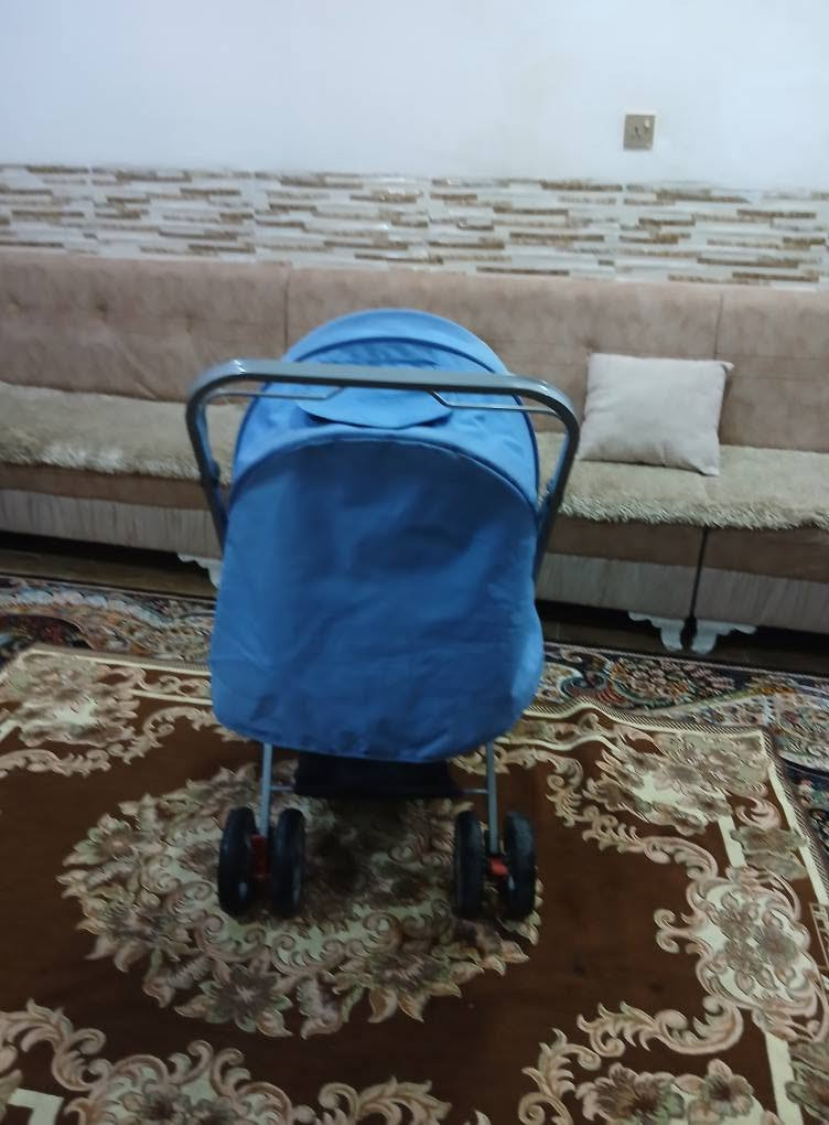 عارەبانەی مناڵان ئەوروپیە شەریکەی vava یە، زۆر تۆکمەو بێعەیبە ، 8 تاییە و تایە گەورەیە، قایشی بەستنەوەی هەیە، دەسکەکەی دوئاڕاستەیەو ئەتوانی مناڵەکە ڕوبکەیتە خۆت ، کورسیەکەی تەواو تەختەکرێ بۆخەوتنی مناڵ، ژێری پێوەیە بۆشت هەڵگرتنو بازاڕی ، تایەو ئیستۆپ و لێخوڕینی زۆر مەزبوتە
شوێن قاچی مناڵەکە بەرز ئەکرێتەوە، ئەتوانی لە تەمەنی یەک ڕۆژی مناڵی تێبکەی تا 5 ساڵی 
سعریشی زۆر گونجاوە قفڵی 45 هەزارە بەبێ معامەلە
سلێمانی ، گەیاندن هەیە*********** السليمانية, العراق
