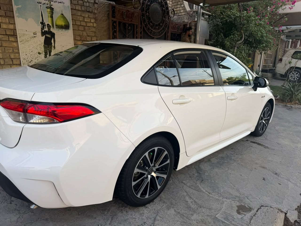 كورلة ٢٠٢٤ صيني شكل لامريكي فول موصفات داخل لكزز بيهة قطعتين صبغ بدون دواخل رقم بغداد بسمي السعر ١٣٥ وبيهة مجال بسيط مكاني بغداد 
٠***********
