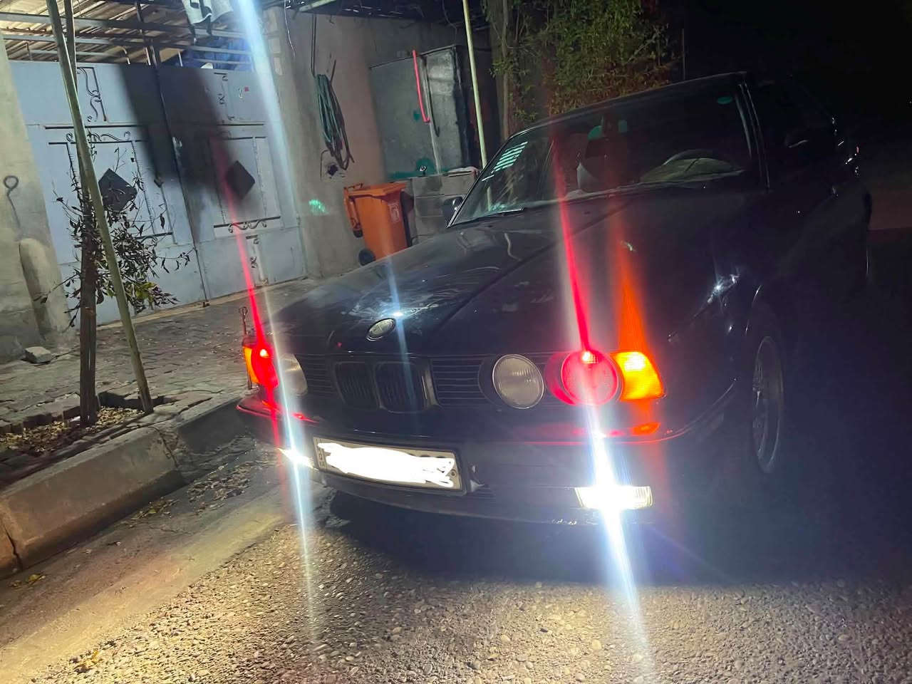 بي إم 525 بلادي موديل 1990 تبريد شغال سعر 55$ بي مجال سياره جاهزه. او حلوه 
رقم موبايل *********** كركوك, العراق
