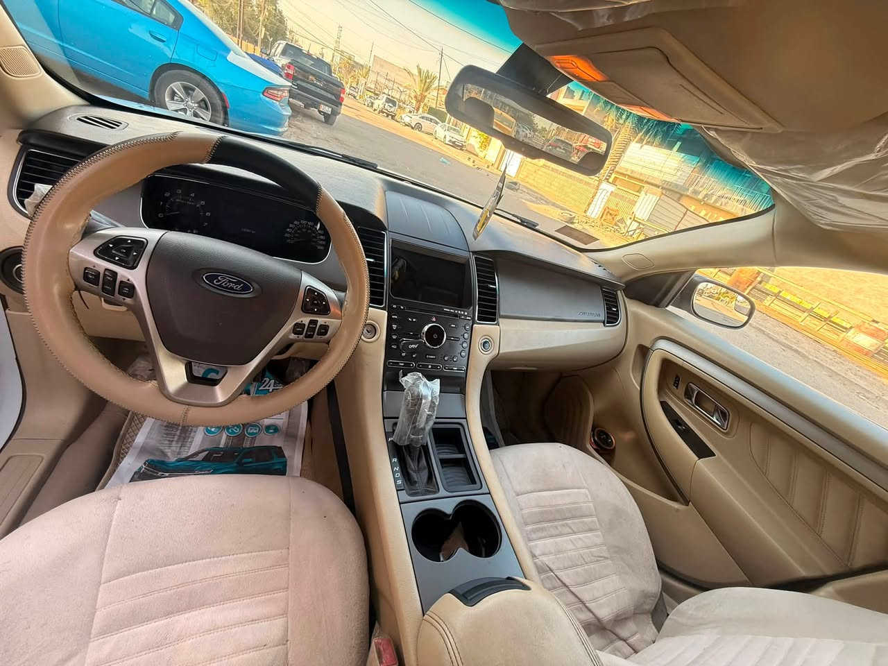 تورس ٢٠١٤ خليجي بيها قطعه وحده نضربت عندي الباب خلف السايق ضربه خفيفه وبدلته ماشيه ١٣٠ خت الجديده *********** مكان السياره بغداد
